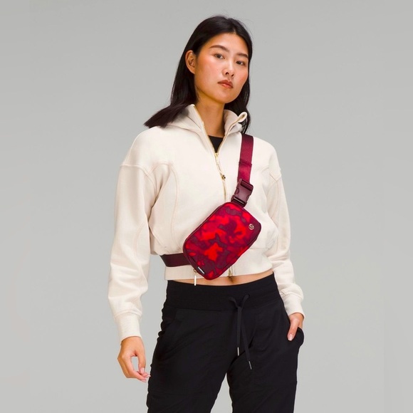 Lululemon New Year Everywhere Belt Bag NWT Rabbits - Picture 5 of 8